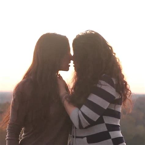 gif lesbicos|Lesbo GIFs .